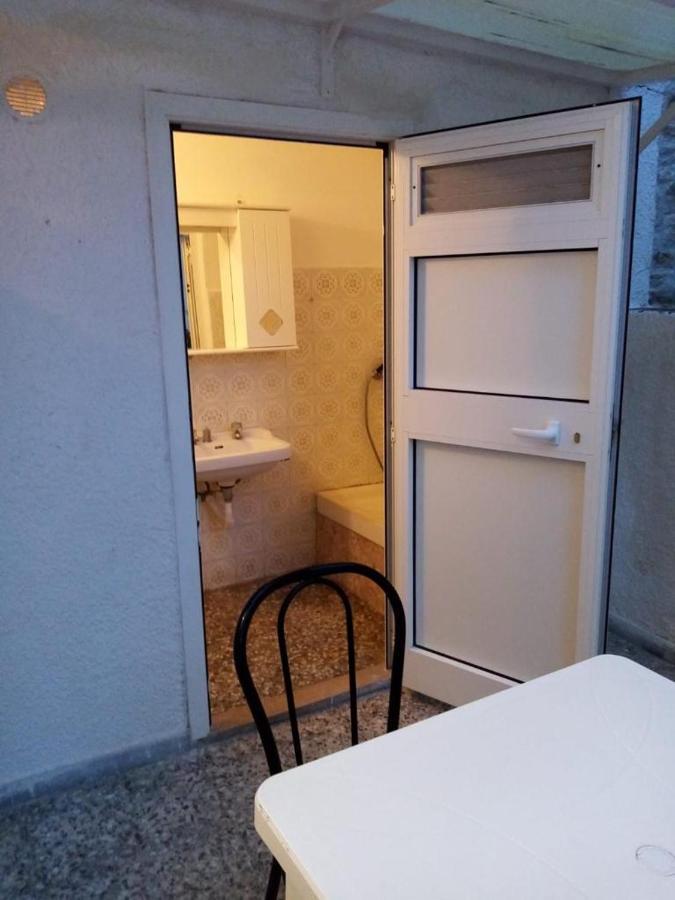 Вілла Dimora Storica Fronte Mare Con Terrazzo Privato Торре-Канне Екстер'єр фото